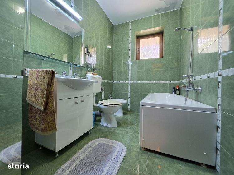 Casă cu 4 camere în Dudu