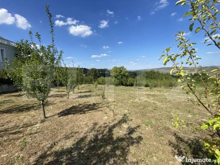 Teren de 1500 mp, în Aghireș