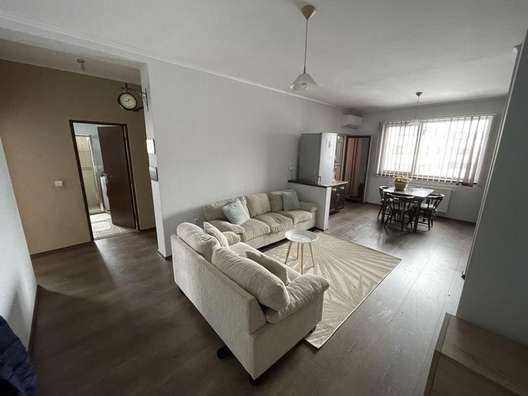 Apartament cu 3 camere decomandat în Florești