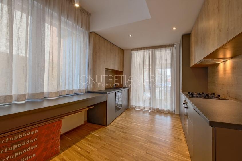 Apartament cu 3 camere semidecomandat, mobilat în Eminescu