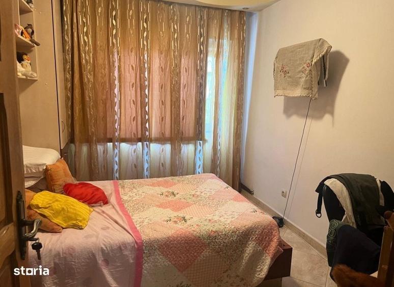 Apartament cu 3 camere decomandat în Podul de Fier