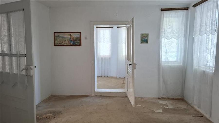 Casă individuală cu 6 camere cu Teren 3118 Mp în Măicănești