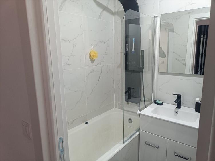 Apartament cu 2 camere decomandat în Titan