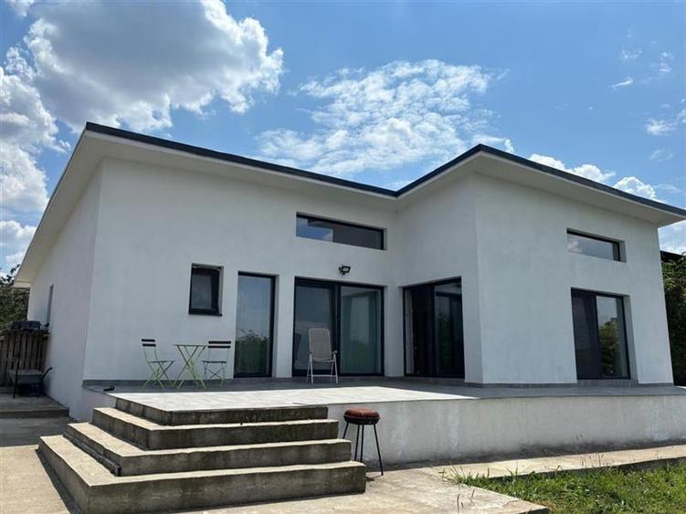 Casă individuală cu 5 camere cu Canalizare în Ghermănești