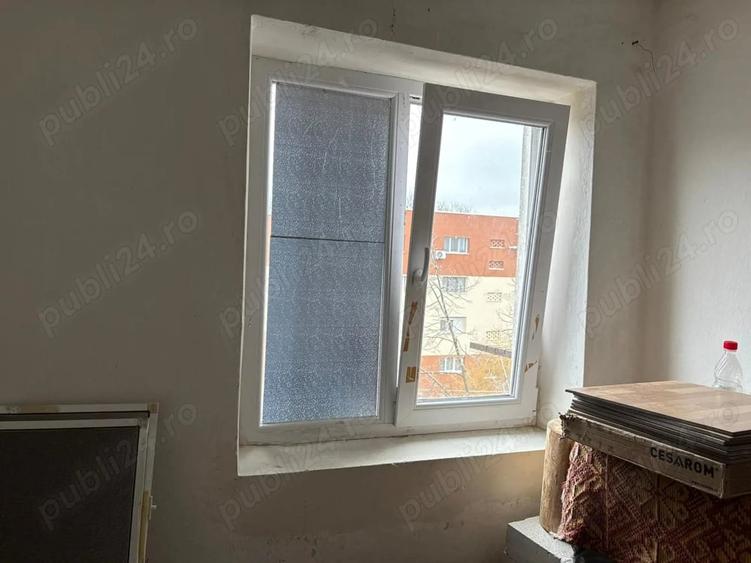 Apartament cu 3 camere semidecomandat în Central