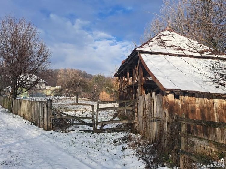 Teren de 1860 mp, în Curăturile