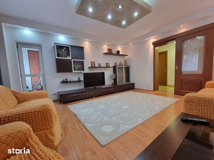 Apartament cu 4 camere decomandat în Matei Voievod