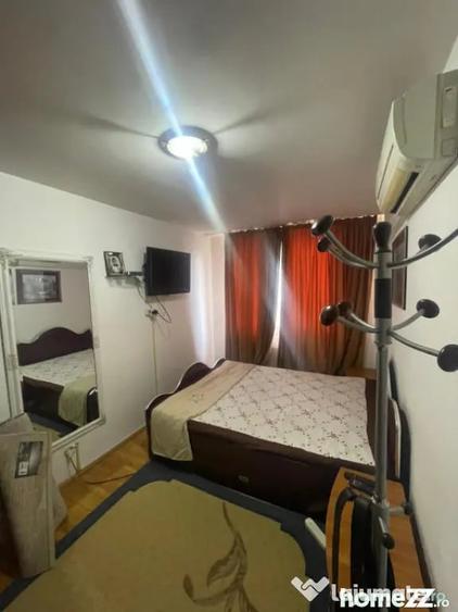 Apartament cu 3 camere semidecomandat, mobilat în Central