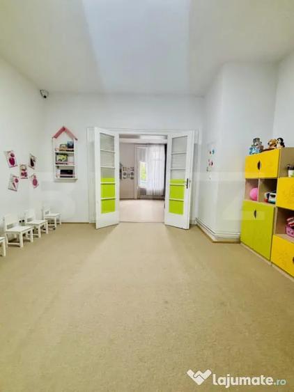 Casă cu 10 camere cu Teren 411 Mp în Lunei