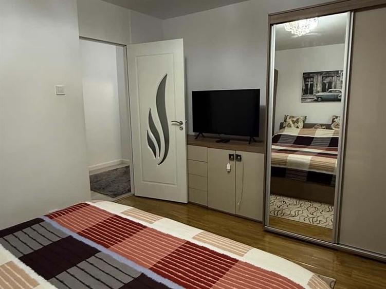Apartament cu 3 camere decomandat, mobilat în Central