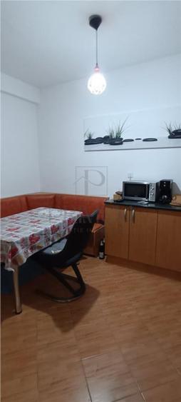 Apartament cu 4 camere decomandat în Aradului
