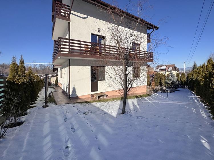 Casă individuală cu 12 camere cu Canalizare în Bran