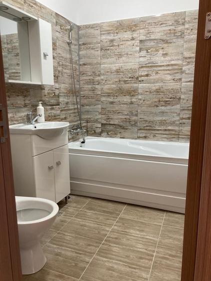 Apartament semidecomandat în Domenii