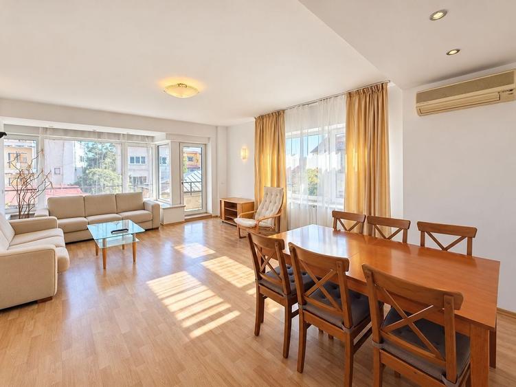 Apartament cu 3 camere decomandat, mobilat în Primăverii