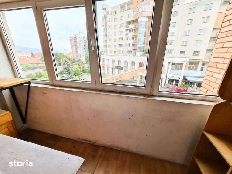 Apartament cu 4 camere decomandat, mobilat în Central