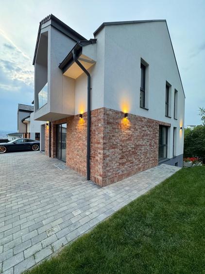Casă individuală cu 5 camere cu Canalizare în Florești