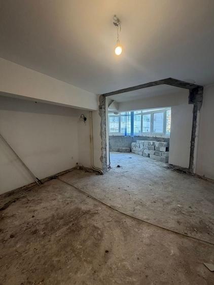 Apartament cu 3 camere în Falezei