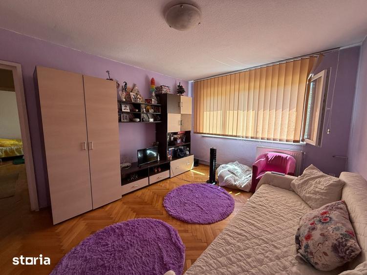 Apartament cu 3 camere semidecomandat în Circumvalațiunii
