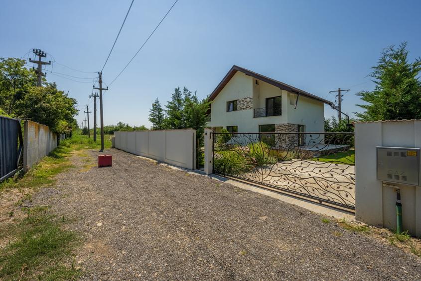 Casă individuală cu 4 camere cu Teren 540 Mp în Otopeni