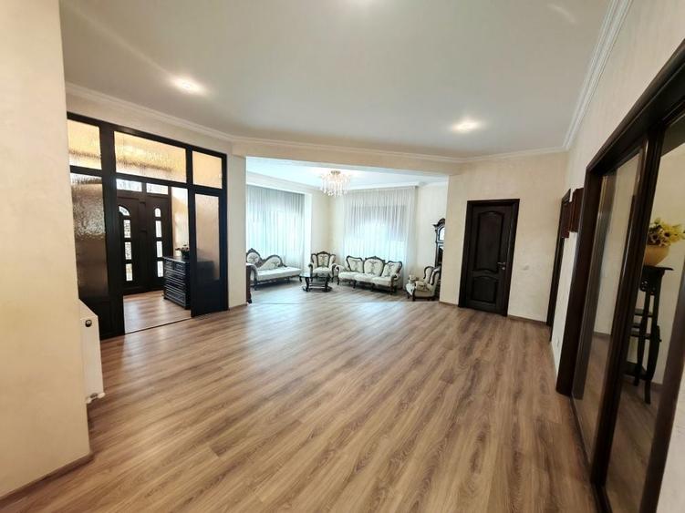 Casă cu 4 camere în Central