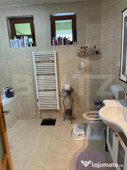 Casă cu 7 camere cu Teren 316 Mp în Central
