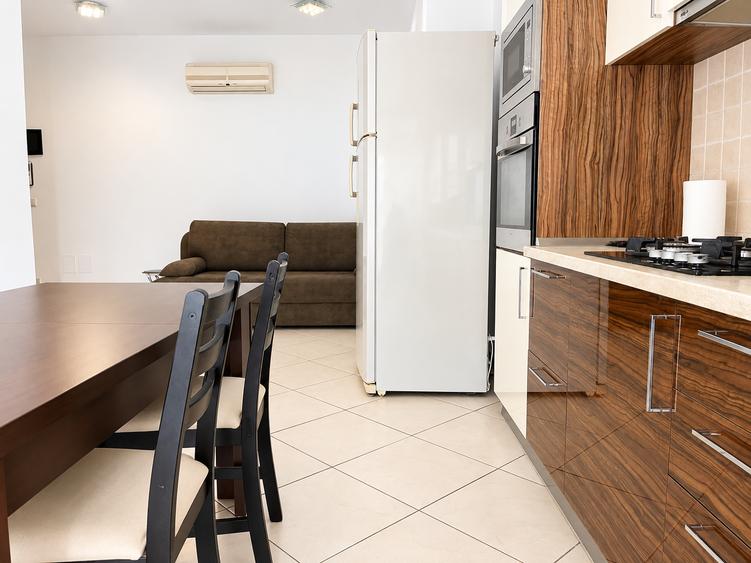 Apartament cu 3 camere decomandat în Torontalului