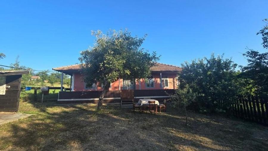 Casă cu 2 camere cu Teren 4000 Mp în Băbiceni