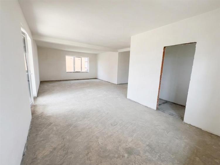 Casă cu 4 camere cu Teren 437 Mp în Sântandrei