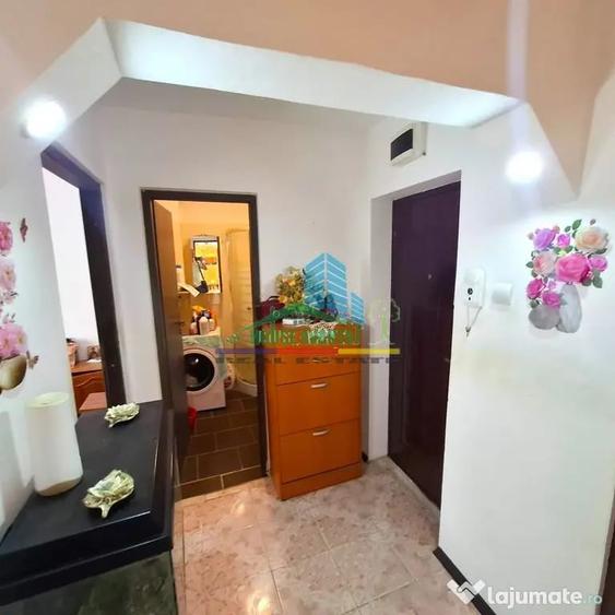 Apartament cu 3 camere decomandat în Sud