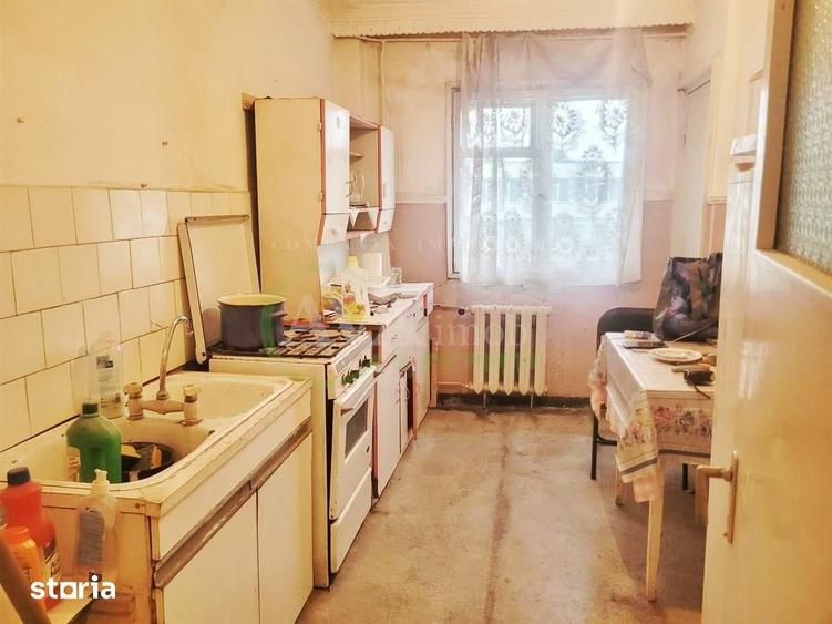 Apartament cu 3 camere decomandat în Republicii