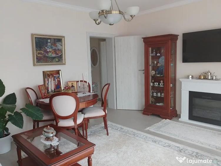 Apartament cu 3 camere decomandat în Vest