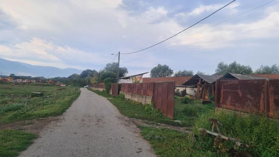 Casă cu 4 camere cu Teren 3000 Mp în Cârnești