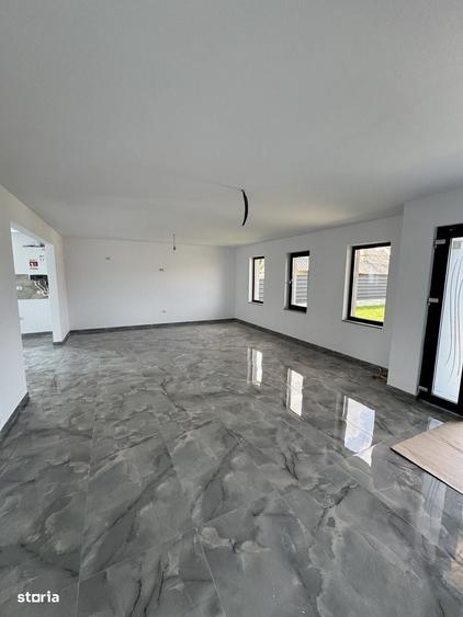 Casă cu 3 camere cu Teren 600 Mp în Cordun