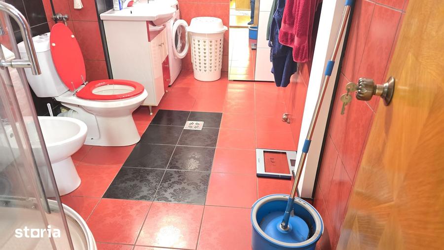 Vand apartament cu 3 camere Deva, etaj 1, din anul 2000, 157 mp, BOXA - 8
