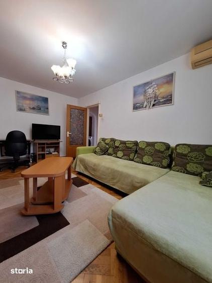 Apartament cu 3 camere decomandat în Titan