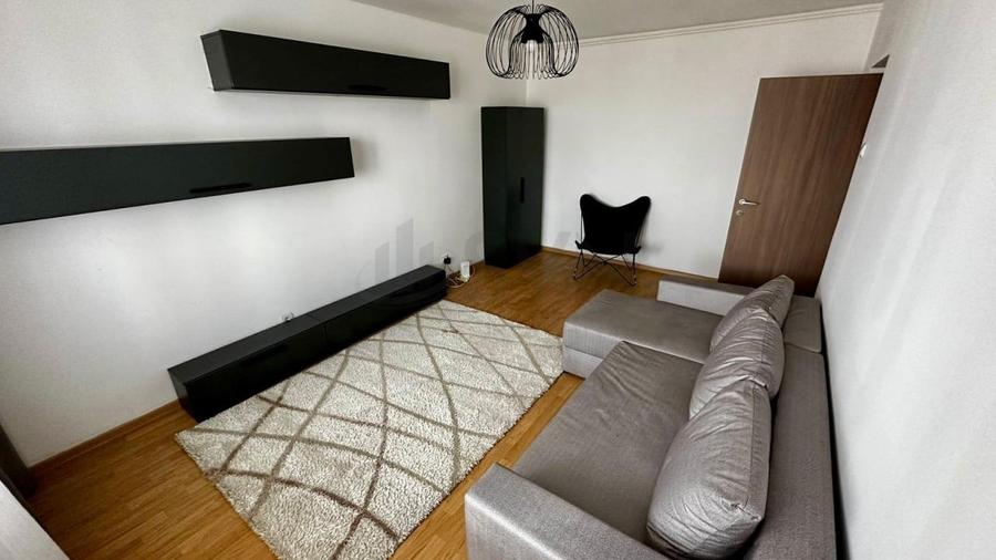 Apartament cu 3 camere decomandat în Tineretului
