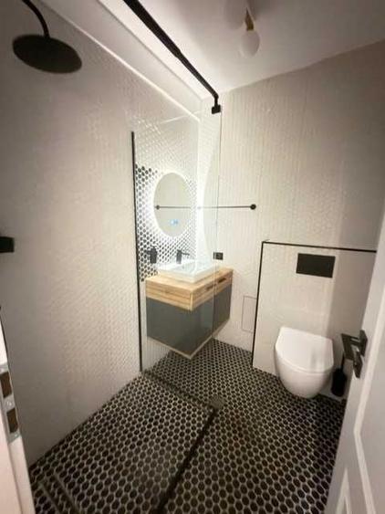 Apartament cu 3 camere semidecomandat în Romană