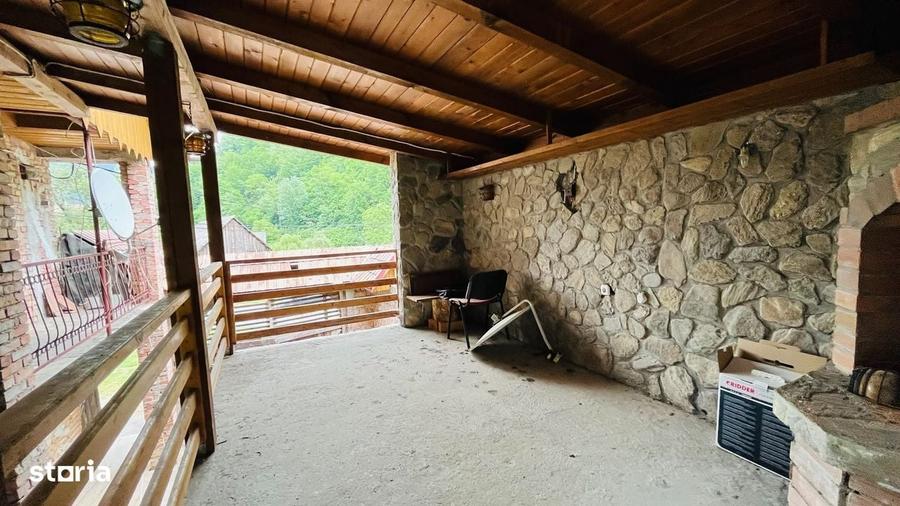 Casă cu 4 camere cu Teren 240 Mp în Central