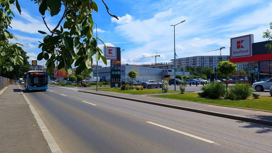 Apartament cu 4 camere decomandat în Berceni