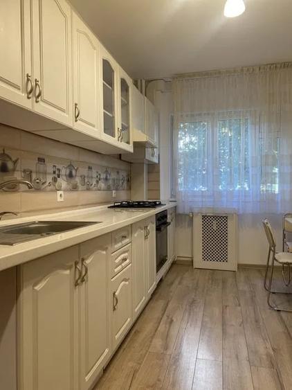 Apartament cu 3 camere decomandat, mobilat în Drumul Taberei