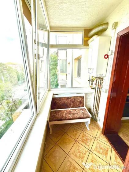 Apartament cu 3 camere semidecomandat în Central