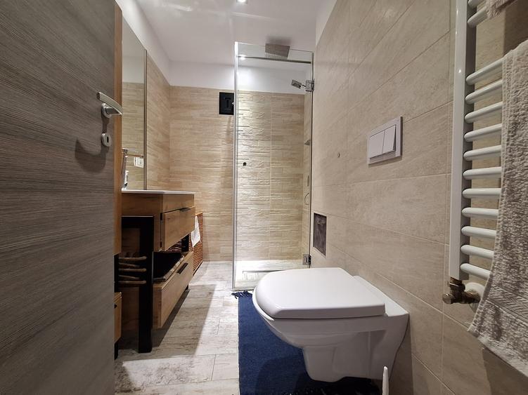 Apartament cu 3 camere decomandat, mobilat în Dorobanților