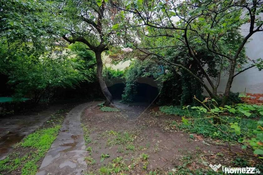 Casă cu 5 camere cu Teren 340 Mp în Ultracentral