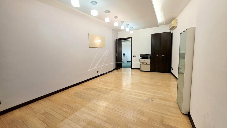 Casă individuală cu 6 camere cu Canalizare în Unirii