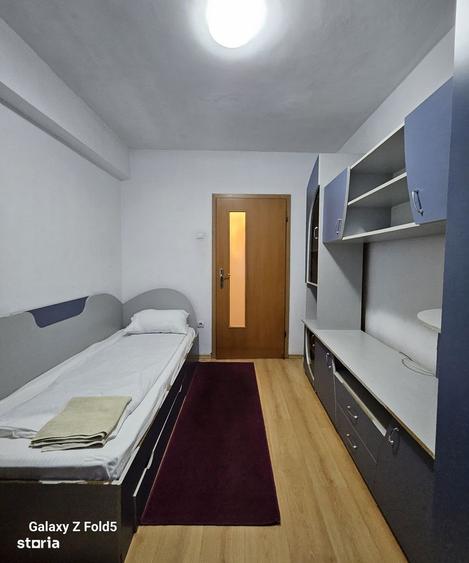 Apartament cu 3 camere decomandat în Nufărul