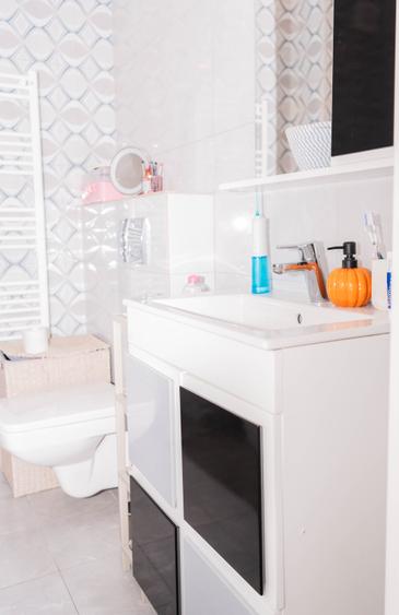 Apartament cu 3 camere decomandat în Km 5