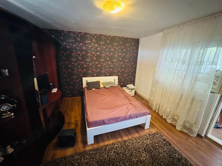 Casă cu 7 camere cu Teren 390 Mp în Șimian