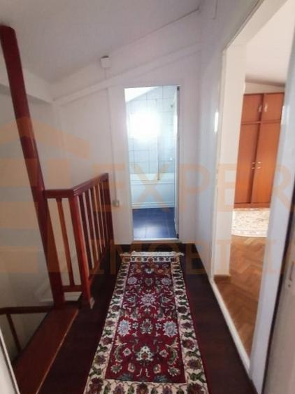 Casă individuală cu 6 camere cu Canalizare în Oituz