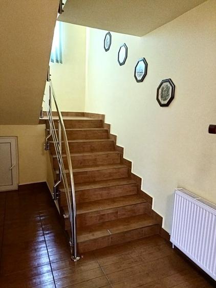 Casă individuală cu 4 camere cu Garaj în Central