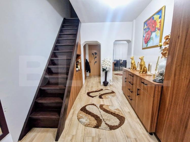 Apartament cu 3 camere decomandat, mobilat în Valenta